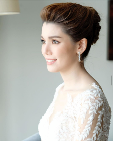 วันนี้เรามีเคล็ดลับความงาม กับการแต่งหน้า เพื่อเพิ่มความมั่นใจ ให้กับเจ้าสาว โดยช่างแต่งหน้าชื่อดัง พี่ ชาติ Make up มาฝากสาวๆ