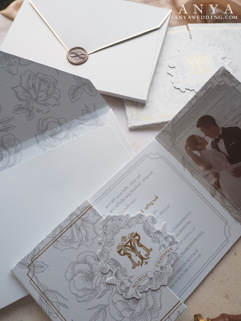 การ์ดแต่งงาน ที่หรูหรา ก็แสดงความเป็นตัวตนของคู่รักบ่าวสาวได้ ว่า เก๋ โก้ เพียงใด เรามีร้านการ์ด ที่ตอบโจทย์ความหรูหรา Luxury มาแนะนำ