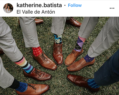 Groom’s colorful socks เชื่อหรือไม่ ว่าถุงเท้า ก็กลาย แฟชั่นนำเทรนด์ ที่สร้างสีสัน สนุกสนาน ให้กับเจ้าบ่าวได้