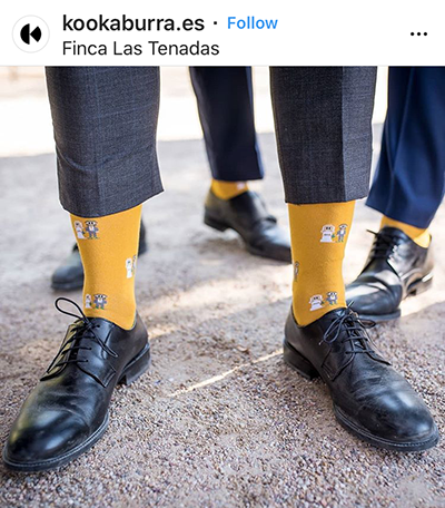Groom’s colorful socks เชื่อหรือไม่ ว่าถุงเท้า ก็กลาย แฟชั่นนำเทรนด์ ที่สร้างสีสัน สนุกสนาน ให้กับเจ้าบ่าวได้