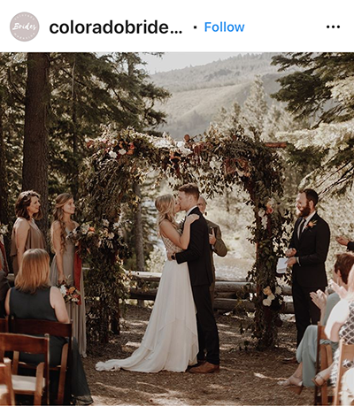 งานในจัดเลี้ยงสุดอบอุ่น ท่ามกลางธรรมชาติ ป่าเขา ต้นไม้ เป็นหนึ่งงานในฝัน ของสาวไปแน่นอน แต่จะอบอุ่นน่าประทับใจแค่ไหน ต้องติดตามนะคะ