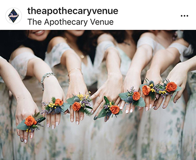 The Apothecary มีรากศัพท์ มาจากภาษากรีก โบราณ ซึ่งหมายถึงคนปรุงยา ที่จะมาปรุงความสุขให้กับทุกงานเลี้ยงในสถานที่ ที่เต็มไปด้วยเสน่ห์และมนต์ขลังแห่งนี้