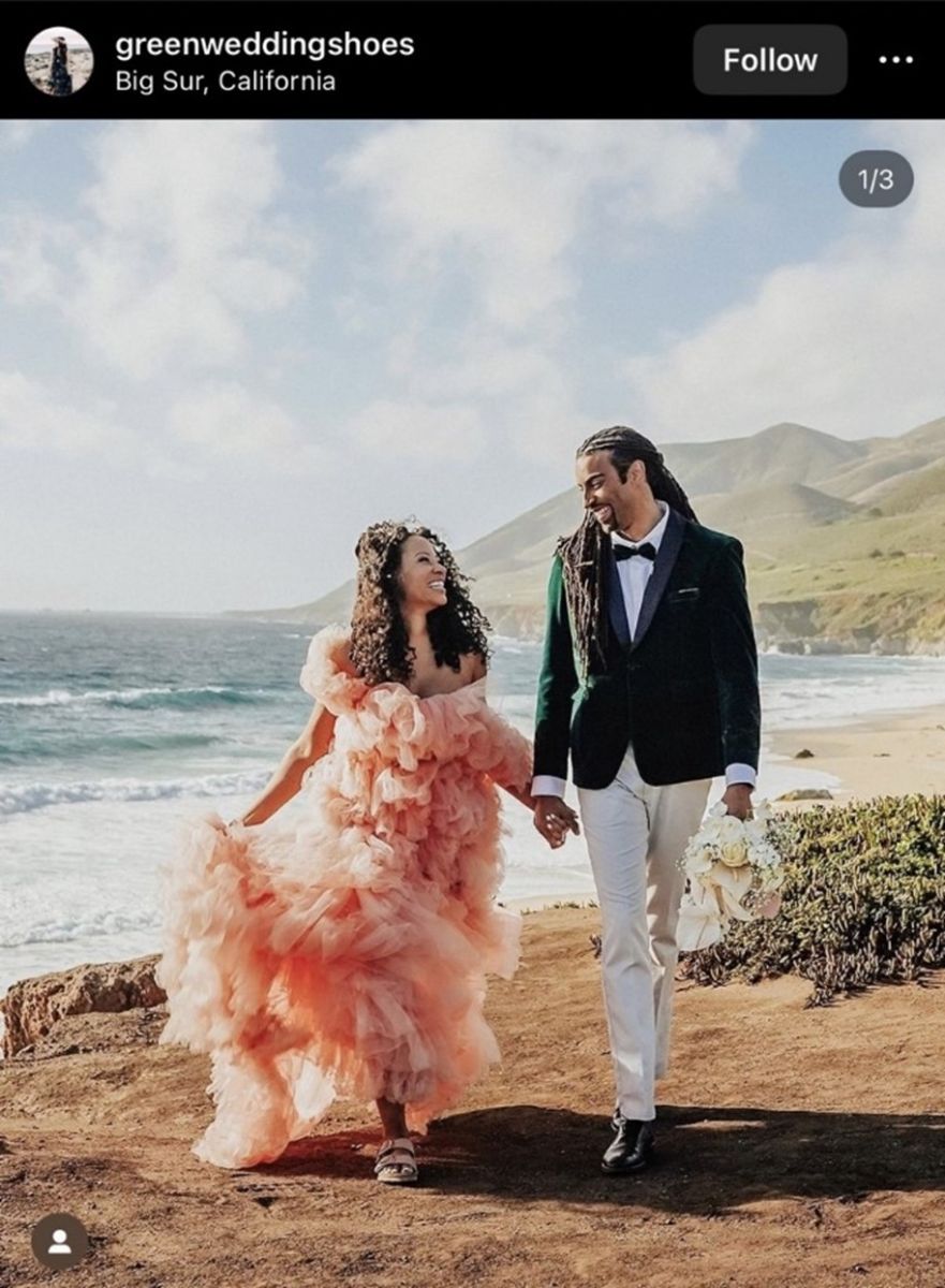 ไอเดียชุดแต่งงานสีพีช Peach Fuzz ตาม Pantone color