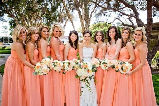 ไอเดียชุดแต่งงานสีพีช Peach Fuzz ตาม Pantone color