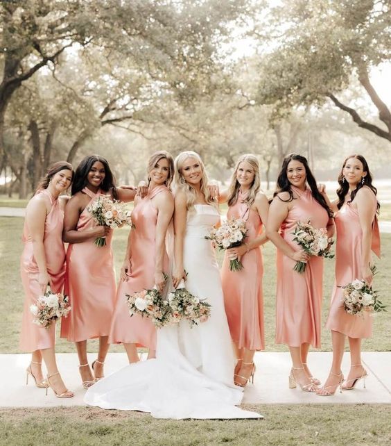 ไอเดียชุดแต่งงานสีพีช Peach Fuzz ตาม Pantone color