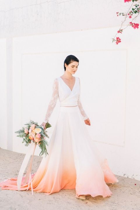 ไอเดียชุดแต่งงานสีพีช Peach Fuzz ตาม Pantone color