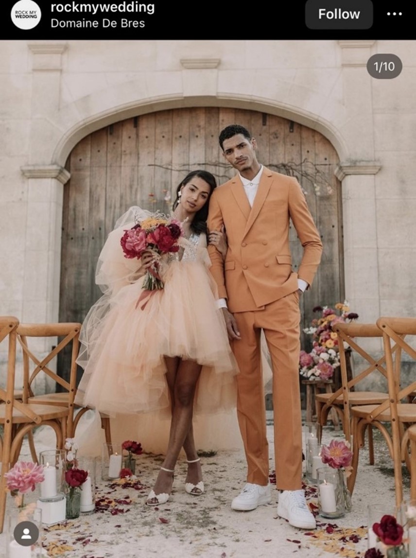 ไอเดียชุดแต่งงานสีพีช Peach Fuzz ตาม Pantone color