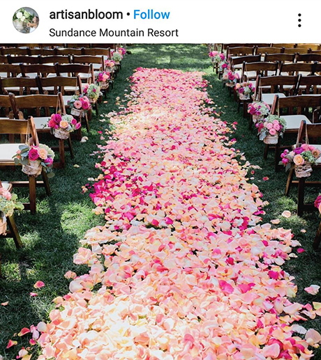 เพิ่มความสดชื่น เติมความหอมหวาน ด้วยการประดับดอกไม้ทั่วทุกมุมของงานแต่งงาน