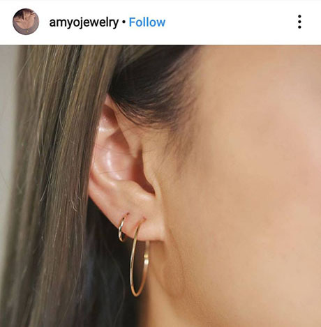 เสริมลุคเจ้าสาวให้ดูอลังการ ด้วยต่างหูแบบห่วงสีเงินฝังเพชรวิบวับทุกอณู