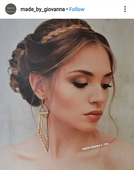 ต่างหูแบบตุ้งติ้งทรงสามเหลี่ยมสุดเก๋ ขนาดยาวพรางกรามได้เป็นอย่างดี