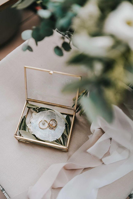 แหวนแต่งงาน คือสัญลักษ์ แทนใจที่คู่รักมักจะมอบ