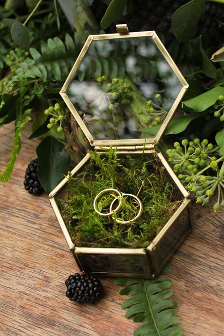 แหวนแต่งงาน คือสัญลักษ์ แทนใจที่คู่รักมักจะมอบ